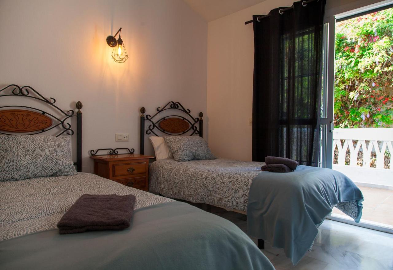 Vakantiehuis Agradable Adosado Con Piscina La Hidalga Benalmádena