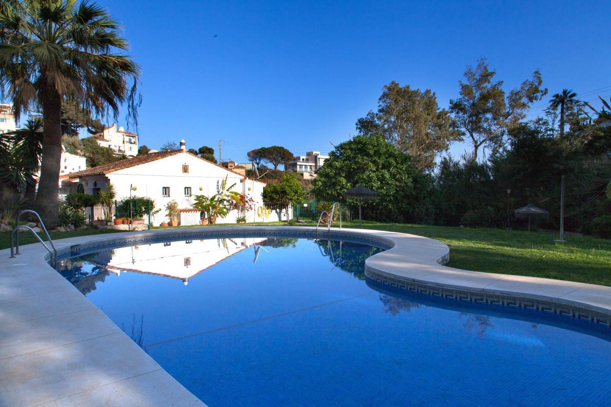 Vakantiehuis Agradable Adosado Con Piscina La Hidalga